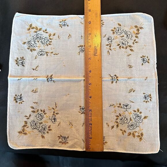 Vintage Floral White and Tan Printed Ladies Handkerchiefs set of 5. - Picture 7 of 11